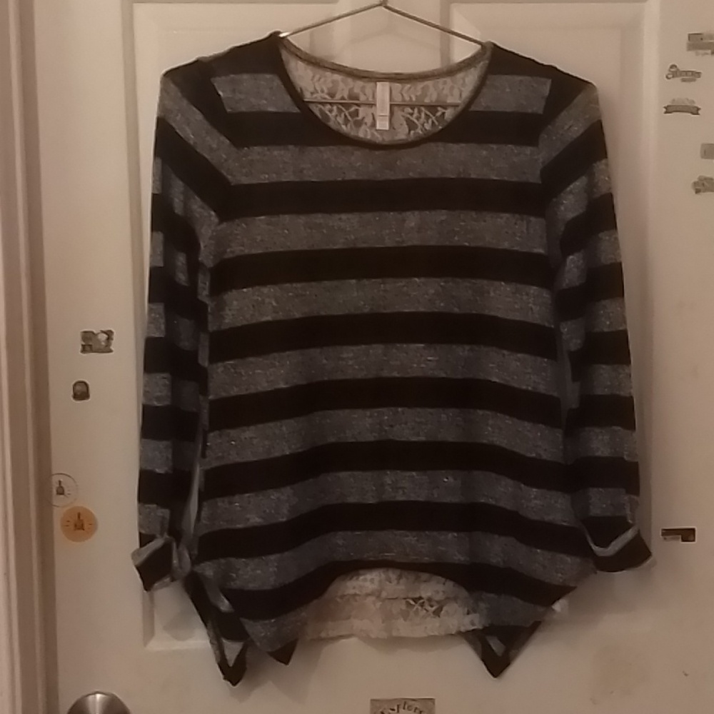 Girl's sweater handkerchief hem, blk/silver/white lace, sz 10-12, xhilaration